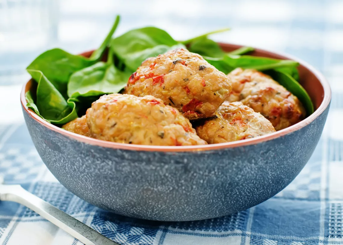 Baked Meatballs With Pepper And Spinach
