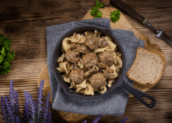 This Meatball Skillet Dinner Is An Excellent Dinner Idea That You Can Serve Your Special Guests. It'S An Easy Recipe You Can Never Go Wrong With. Have A Look At This Scrumptious Meatball Meal.
