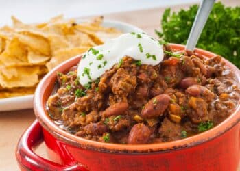 Easy Taco Chicken Chili With Sour Cream On Top