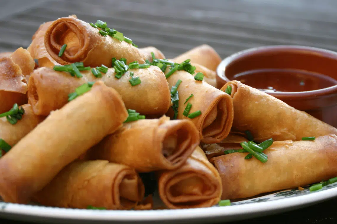 Flaky And Crispy Chinese Chicken Spring Rolls