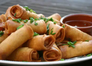 Flaky And Crispy Chinese Chicken Spring Rolls