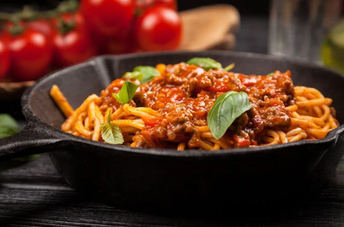 Easy Spaghetti Bolognese (Meat Sauce)