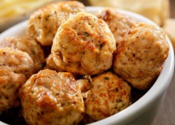 A Bunch Of Tasty And Easy Sesame-Spiced Turkey Meatballs In A White Bowl