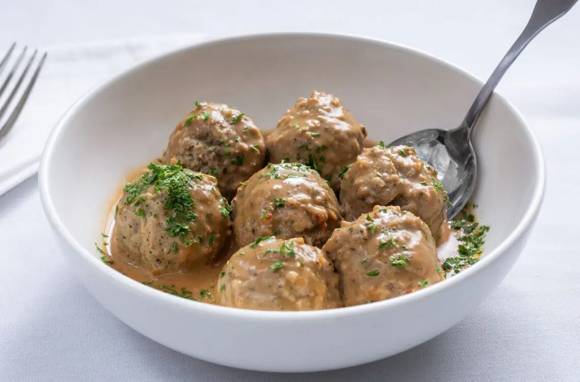Slow Cooked Crockpot Meatballs With Gravy