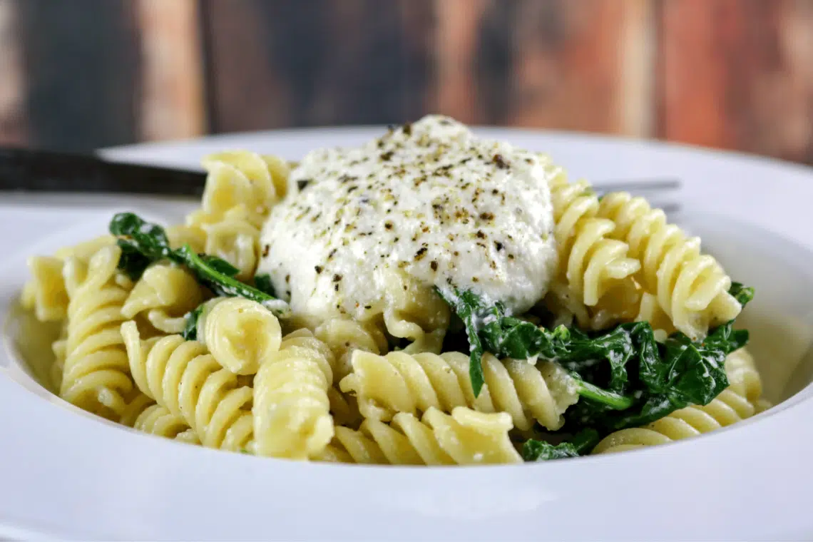 Easy Six-Ingredient Fusilli Chicken And Spinach Recipe